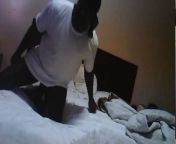 Брюнетка трахается с темнокожим мужиком